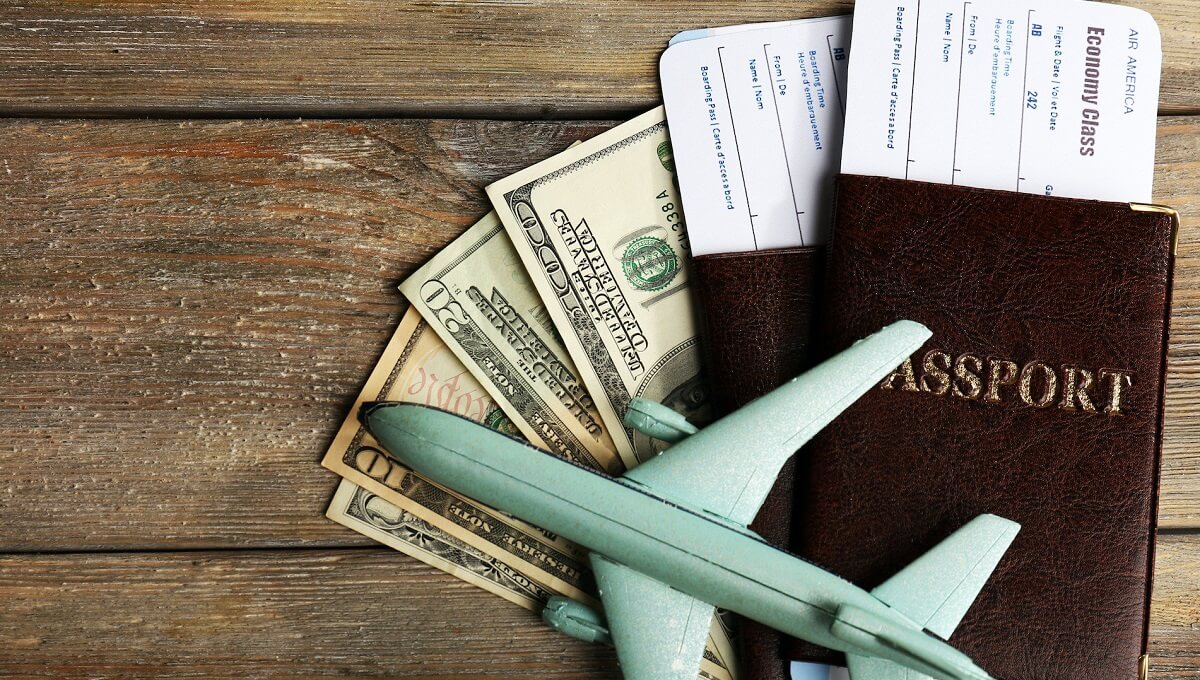 Деньги, паспорта и самолет